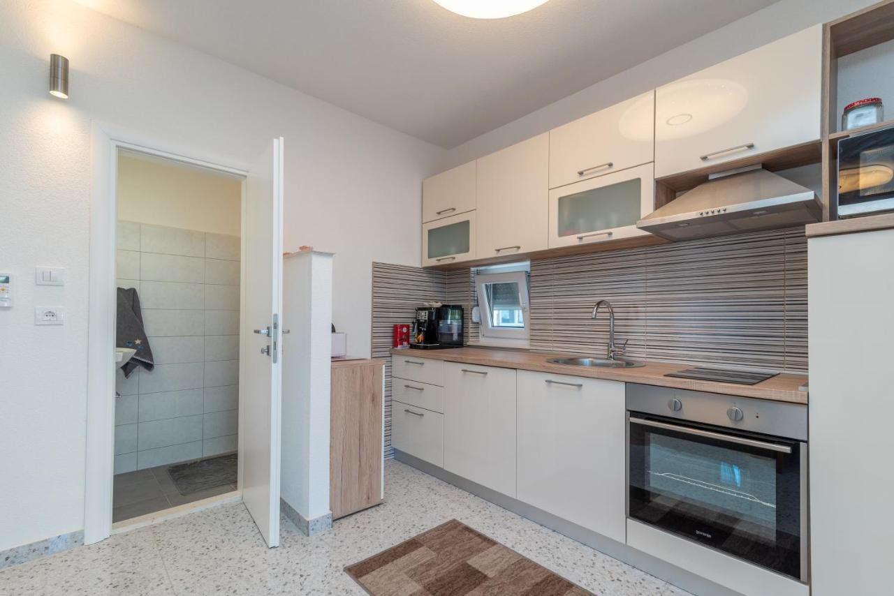 Apartment Gagula With Jacuzzi Трогир Екстериор снимка