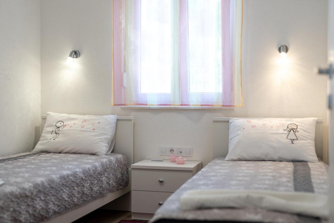 Apartment Gagula With Jacuzzi Трогир Екстериор снимка