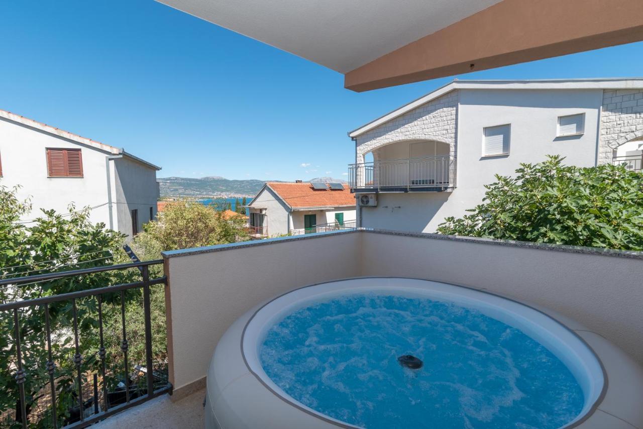 Apartment Gagula With Jacuzzi Трогир Екстериор снимка