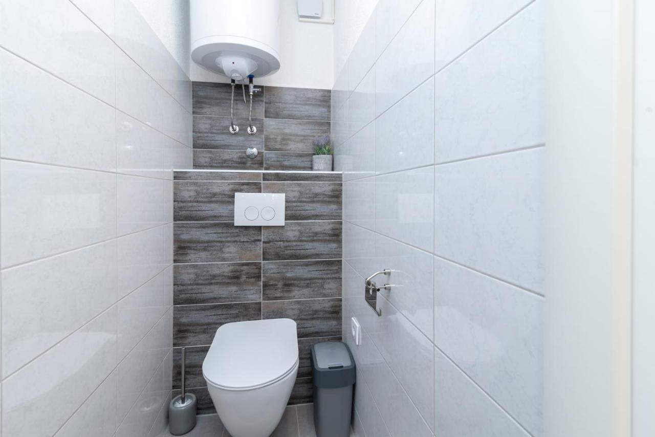 Apartment Gagula With Jacuzzi Трогир Екстериор снимка