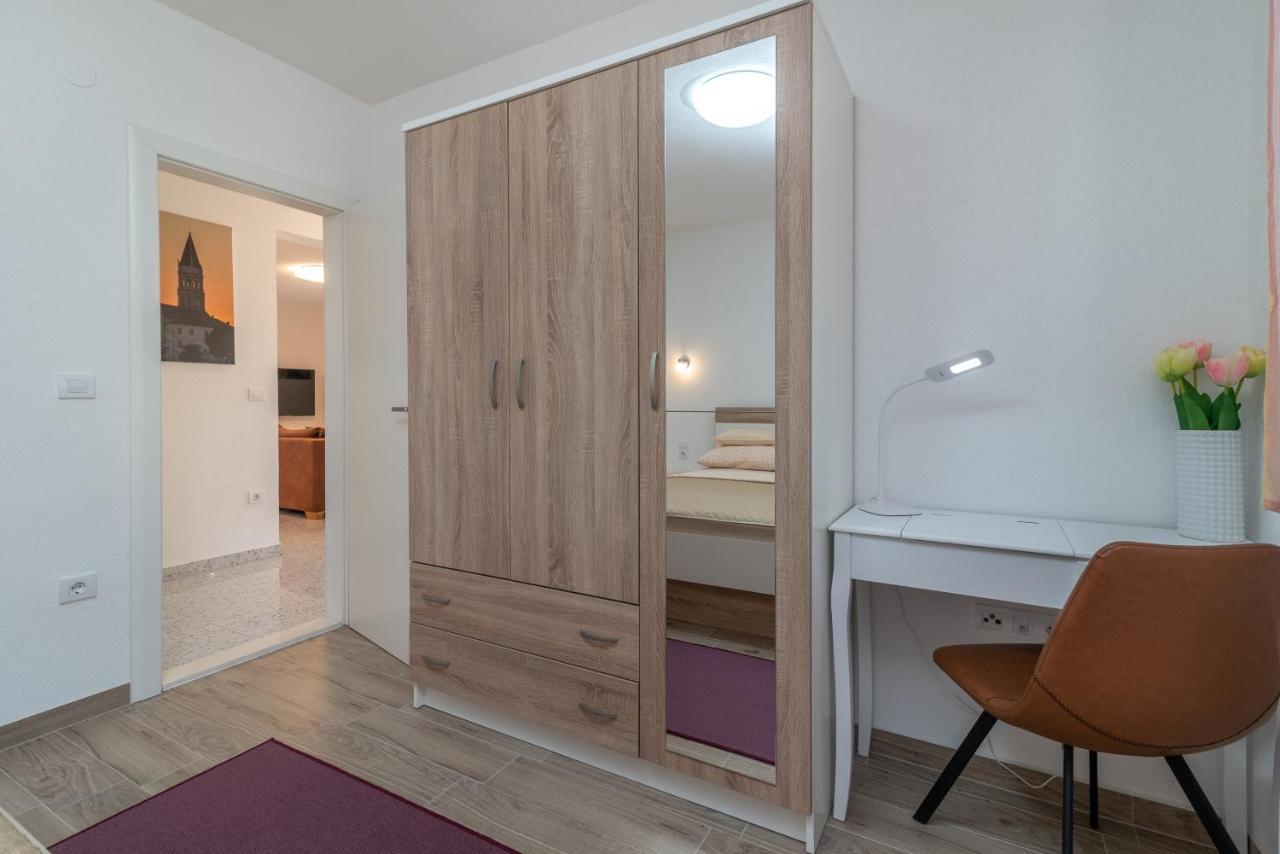 Apartment Gagula With Jacuzzi Трогир Екстериор снимка