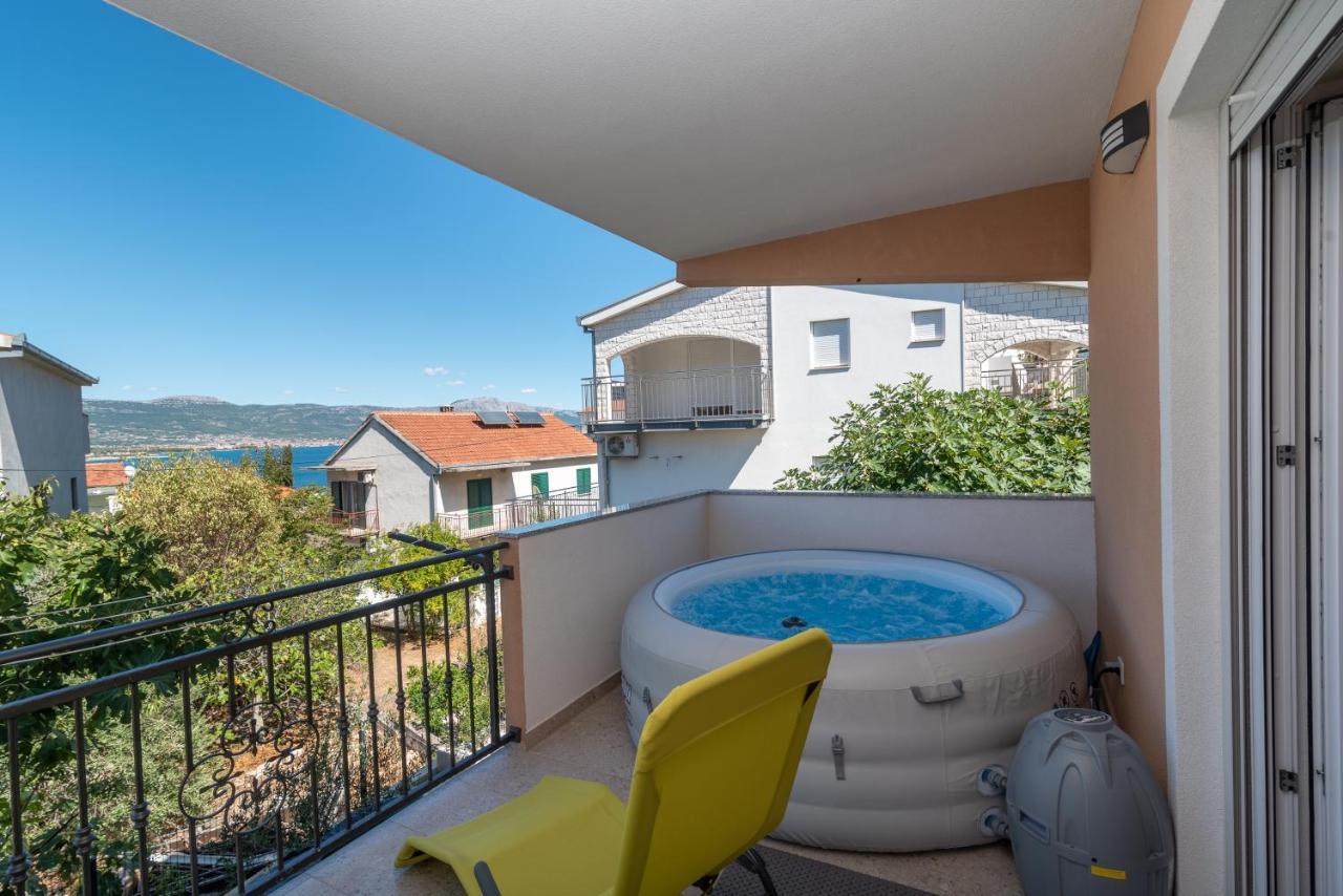 Apartment Gagula With Jacuzzi Трогир Екстериор снимка