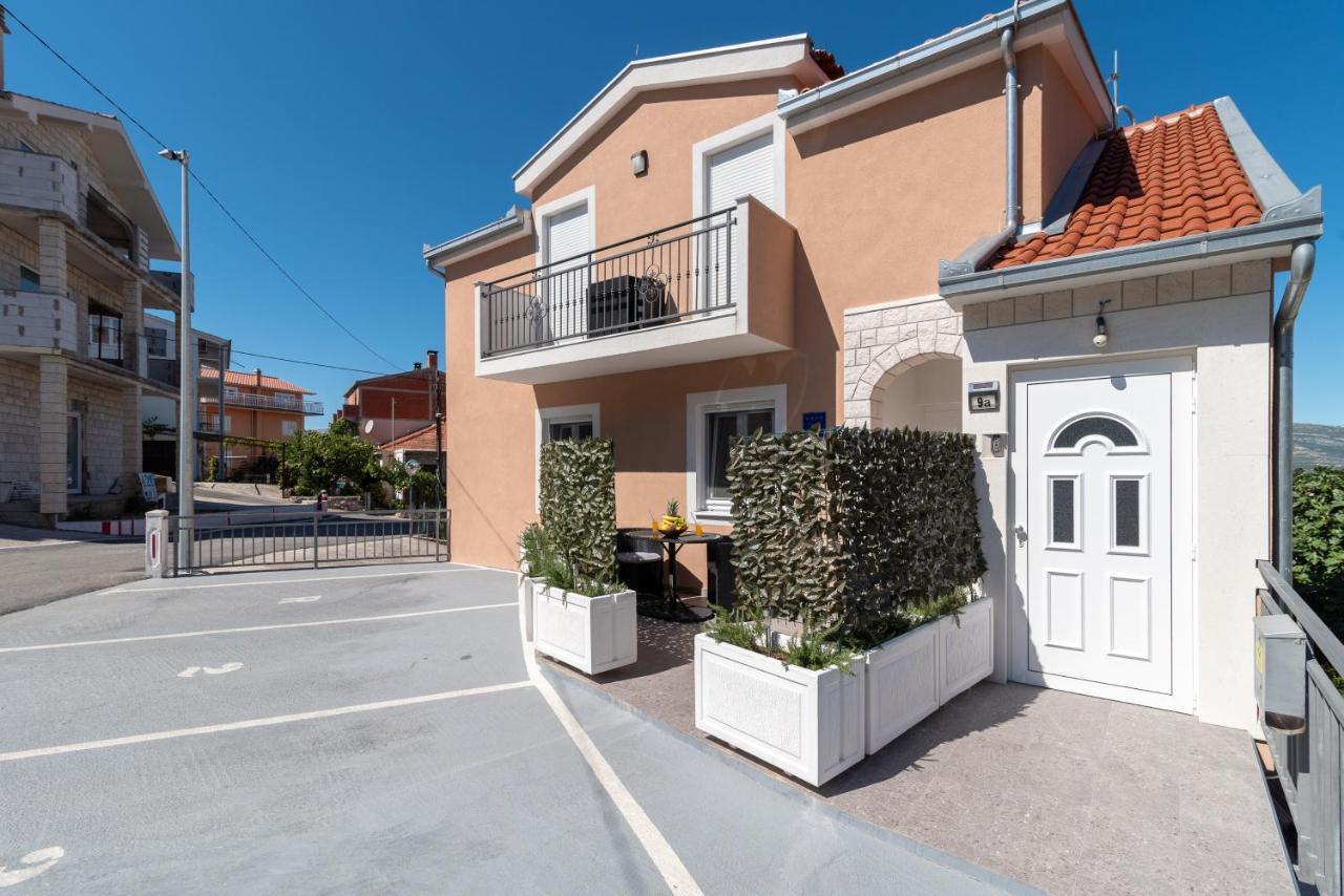 Apartment Gagula With Jacuzzi Трогир Екстериор снимка
