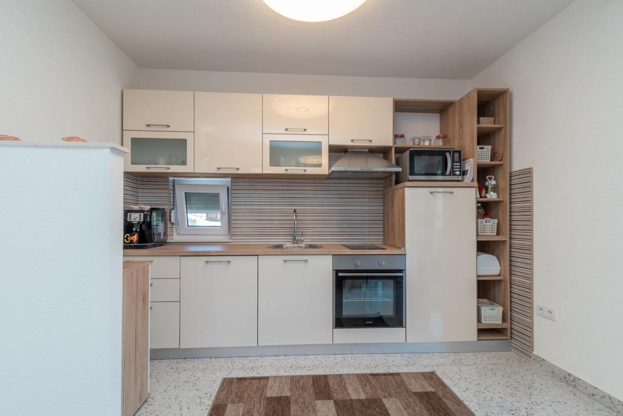 Apartment Gagula With Jacuzzi Трогир Екстериор снимка