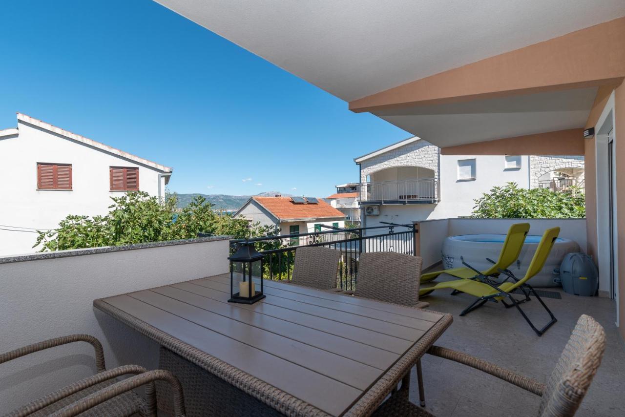 Apartment Gagula With Jacuzzi Трогир Екстериор снимка
