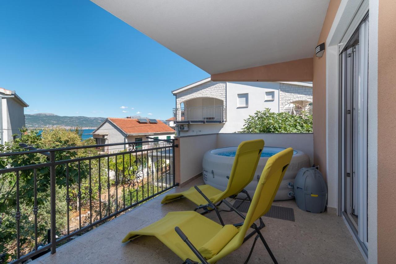 Apartment Gagula With Jacuzzi Трогир Екстериор снимка