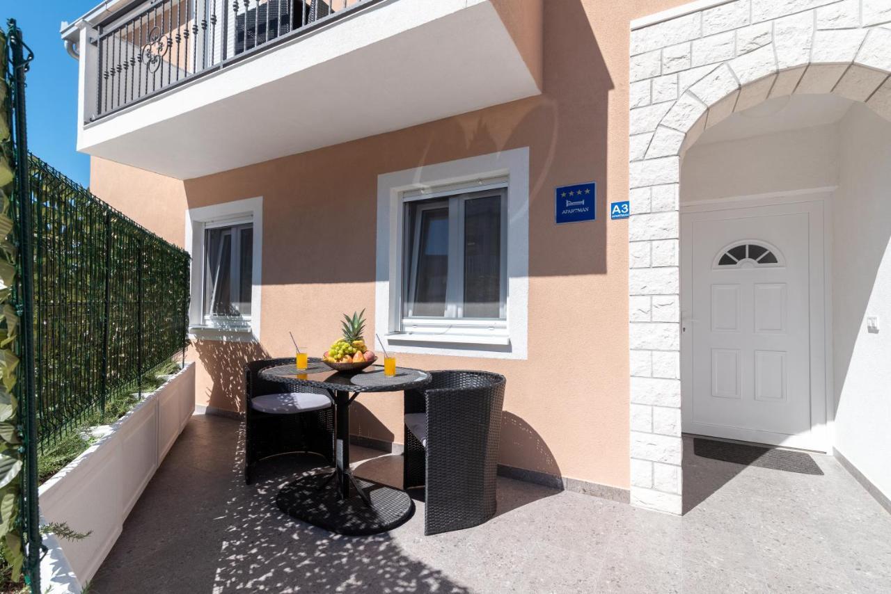 Apartment Gagula With Jacuzzi Трогир Екстериор снимка